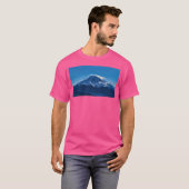 Rainier mit Lenticular Cloud (Ölgemälde) T-Shirt (Vorne ganz)