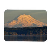 Rainier und Case Inlet in der Abenddämmerung Magnet (Horizontal)