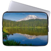 Rainier und Reflection Lake Laptopschutzhülle (Vorderseite)