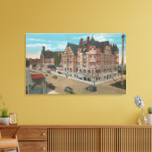 Rainier, WA - Aussicht auf das Tacoma Hotel & Leinwanddruck (Insitu (Wohnzimmer))