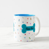 Raining Dog Paws & Bones - Anpassbarer Name Zweifarbige Tasse (VorderseiteRechts)