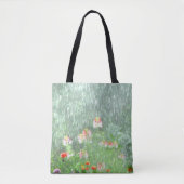 Rainy Day im Blumengarten Tote Tasche (Vorderseite)