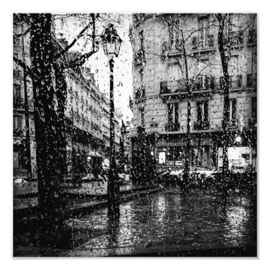 Rainy Day in Paris in Schwarzweiß Fotodruck (Vorne)