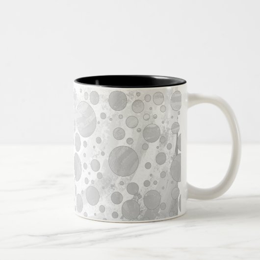 Rainy Sky Gray Polka Dots Zweifarbige Tasse (Rechts)