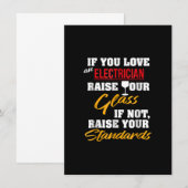 Raise Glass Funny Apprentice Electrician Ehefrau V Mitteilungskarte (Vorne/Hinten)
