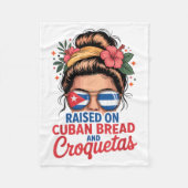 Raised On Cuban Bread And Croquetas Messy Bun Cuba Fleecedecke (Vorderseite)