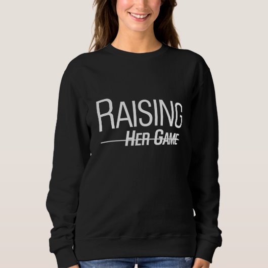 Raising Her Game Title IX schwarzes Sweatshirt (Vorderseite)