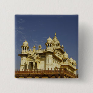 Rajasthan, Indien Eine Frau, die an einem alten st Button