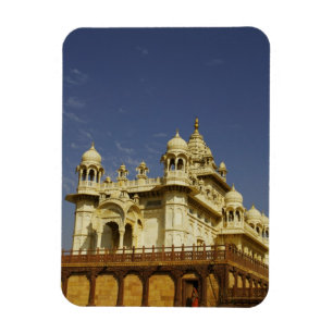 Rajasthan, Indien Eine Frau, die an einem alten st Magnet