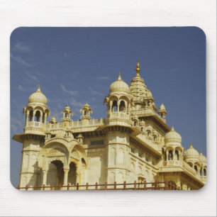 Rajasthan, Indien Eine Frau, die an einem alten st Mousepad