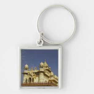 Rajasthan, Indien Eine Frau, die an einem alten st Schlüsselanhänger