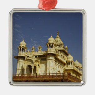 Rajasthan, Indien Eine stehende und zufällige Fra Silbernes Ornament