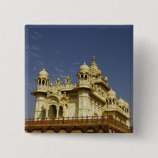 Rajasthan, Indien Eine stehende und zufällige Frau Button