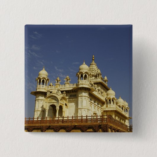 Rajasthan, Indien Eine stehende und zufällige Frau Button (Vorderseite)