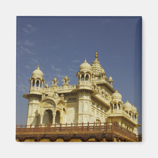 Rajasthan, Indien Eine stehende und zufällige Frau Magnet