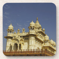 Rajasthan, Indien Eine stehende und zufällige Frau