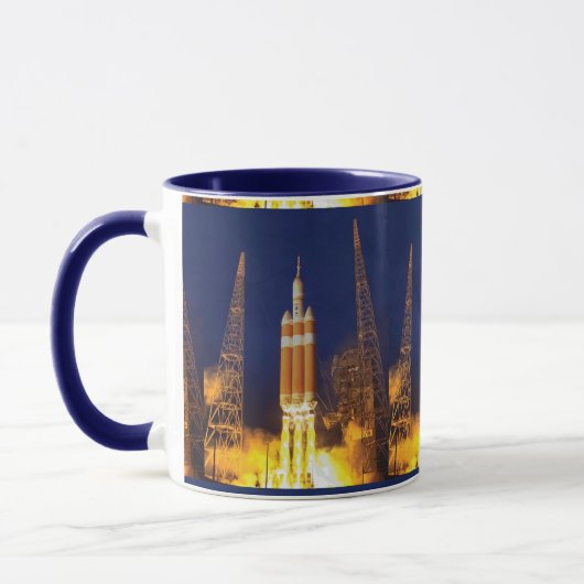 Raketenstart der NASA Tasse (Links)