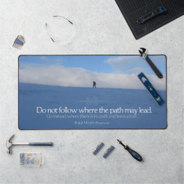 Ralph Waldo Emerson Inspiration Zitat "Trail" Schreibtischunterlage