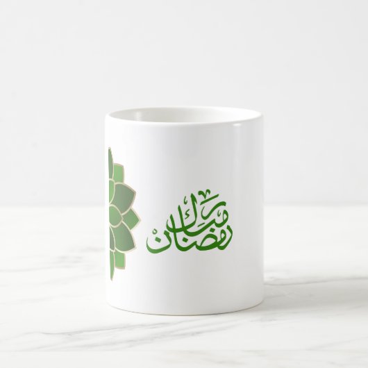 Ramadan Mubarak in arabisch-grüner Farbe Kaffeetasse (Mittel)