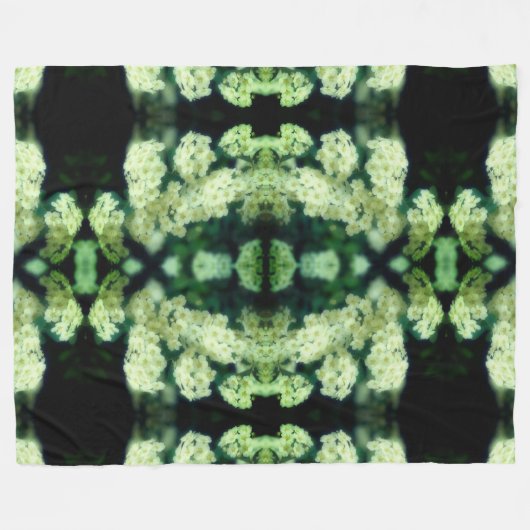 Rambling Wild White Roses Abstrakt Fleecedecke (Vorderseite (Horizontal))