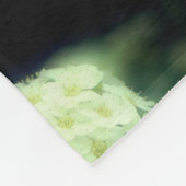 Rambling Wild White Roses Abstrakt Fleecedecke (Ecke)