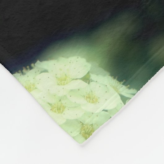 Rambling Wild White Roses Abstrakt Fleecedecke (Ecke)