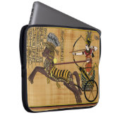 Ramesses II Schlacht von Kadesh Alte Ägyptische Ku Laptopschutzhülle (Vorne Rechts)