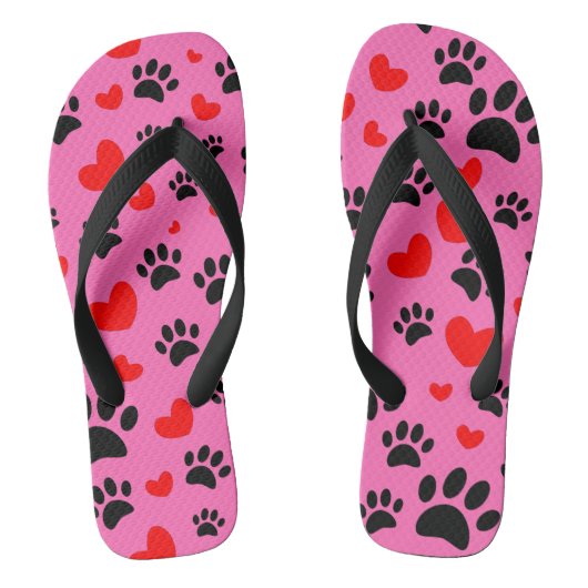 Random Cartoon Dog Paw Prints and Red Hearts Badesandalen (Fußbett)