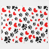 Random Cartoon Dog Paw Prints and Red Hearts Fleecedecke (Vorderseite (Horizontal))