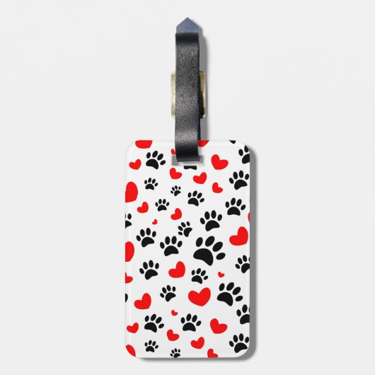 Random Cartoon Dog Paw Prints and Red Hearts Gepäckanhänger (Rückseite vertikal)