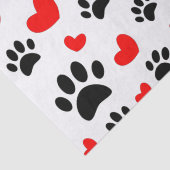 Random Cartoon Dog Paw Prints and Red Hearts Seidenpapier (Detail)