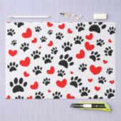 Random Cartoon Dog Paw Prints and Red Hearts Seidenpapier (Handwerk)