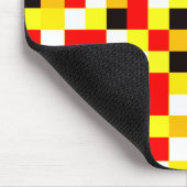 Random Checkered Pixel Art - Rot & Gelb Mousepad (Ecke)