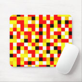 Random Checkered Pixel Art - Rot & Gelb Mousepad (Mit Mouse)