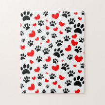 Random Dog Paw Prints und Rote Herzen