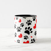 Random Dog Paw Prints und Rote Herzen Zweifarbige Tasse (Mittel)