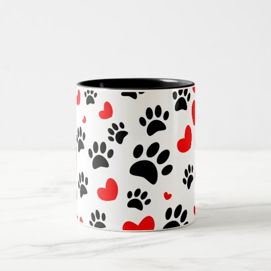 Random Dog Paw Prints und Rote Herzen Zweifarbige Tasse (Mittel)