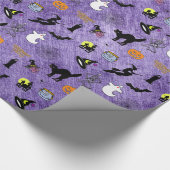 Random Halloween Iconic Muster Lila Geschenkpapier (Ecke)