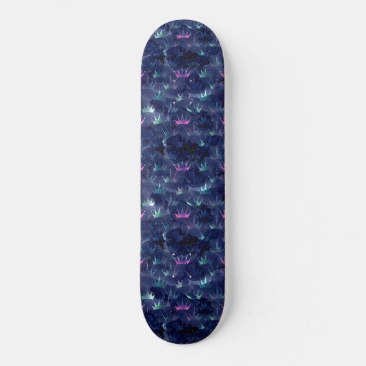 Random Pink und Blue Mermaid Crowns Skateboard (Vorderseite)
