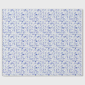 Random Sized Blue-Violet Polka Punkte auf Weiß Geschenkpapier (Flach)