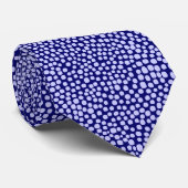 Random Spots - Powder Blue auf Deep Navy Krawatte (Gerollt)