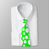 Random White Polka Dot Pattern auf Neon Green Kraw Krawatte (Gebunden)