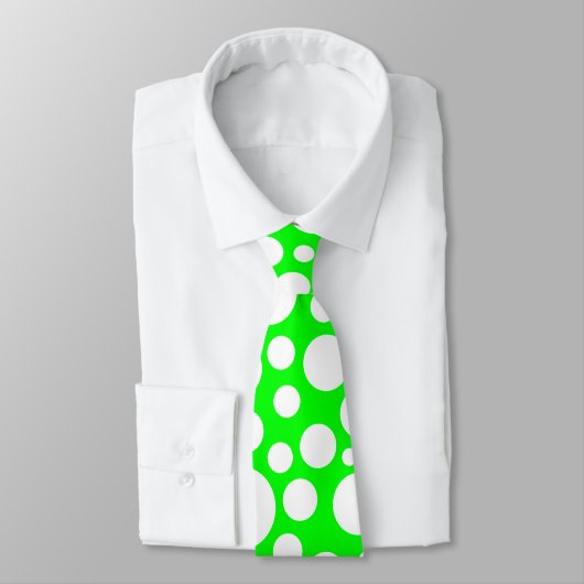 Random White Polka Dot Pattern auf Neon Green Kraw Krawatte (Gebunden)