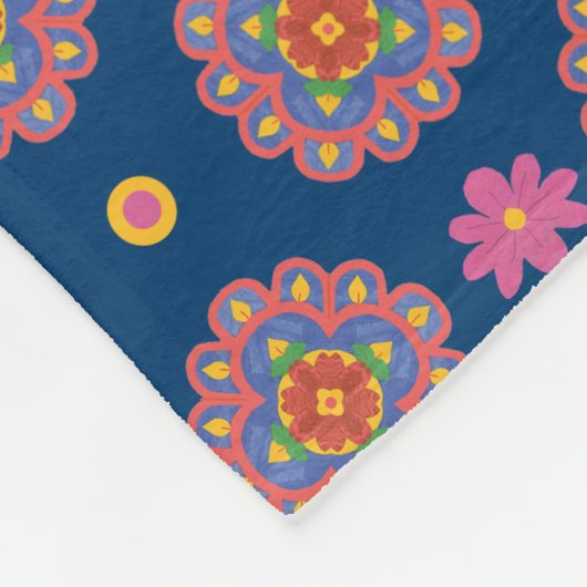 Rangoli Blume Polka Dots auf Blue Fleece Blanket (Ecke)