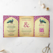 Rani Pink Paisley Indian Peacock QR Code Wedding Dreifach Gefaltete Einladung (Innenseite)
