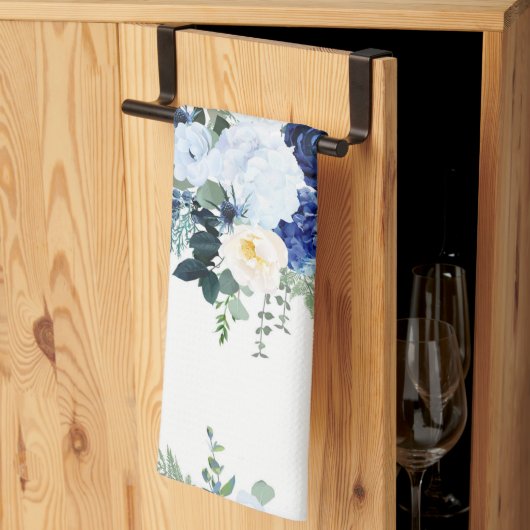 Ranunculus Anemone Hydrangea Rose Weißer Hintergru Geschirrtuch (Drittel gefaltet)