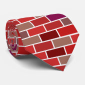 Rapeller klettert aus dem Ziegelstein-Gebäude Krawatte (Gerollt)