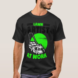 Rasen Künstler Bei Der Arbeit Rasenpflege Rasenmäh T-Shirt
