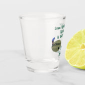 Rasenbowler wissen, dass die Lage für Bowls entsch Schnapsglas (Links)