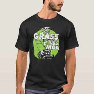 Rasenflächen im Gras rufen an und ich muss T-Shirt